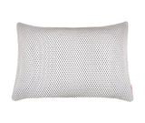 Kissenbezug ca. 25x40 cm im 3D-Waben-Design in der Farbe weiss. Aus der beties "Rhythm" Serie.